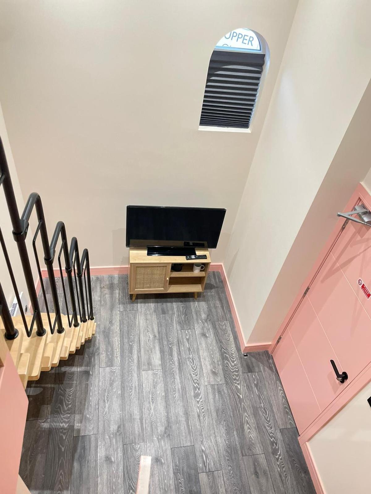 Cozy En-Suite Loft In Trendy Local London Luaran gambar